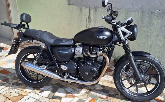 TRIUMPH STREET TWIN 